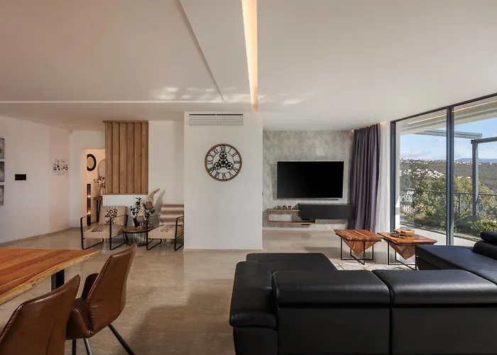 The Flat - Penthouse With Private Pool, Barbecue & *