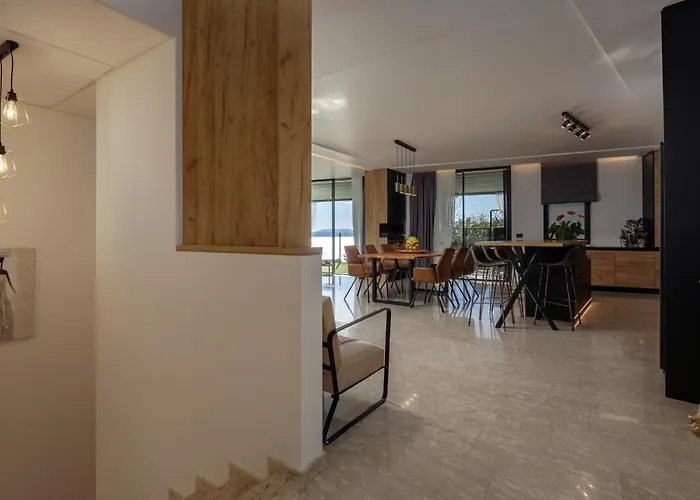 The Flat - Penthouse With Private Pool, Barbecue & Appartamento
