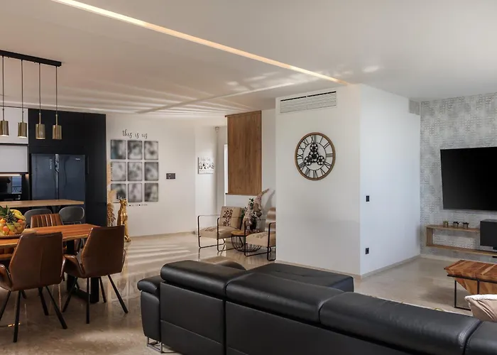 The Flat - Penthouse With Private Pool, Barbecue & Appartamento *