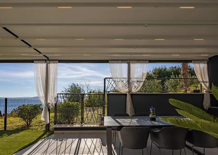 Апартаменты Luxury Seaview Penthouse With Private Parking, Terrace, Barbecue & *