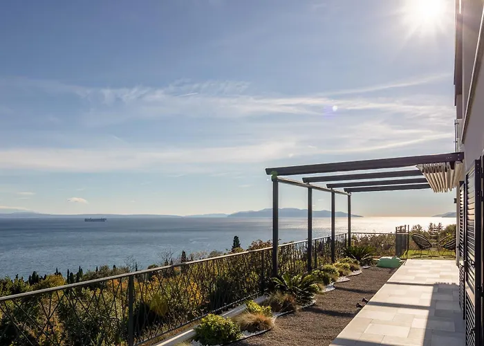 Luxury Seaview Penthouse With Private Parking, Terrace, Barbecue &