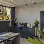 The Flat - Penthouse With Amazing Seview, Barbecue & Apartment
