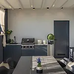 Apartment The Flat - Penthouse With Amazing Seview, Barbecue &