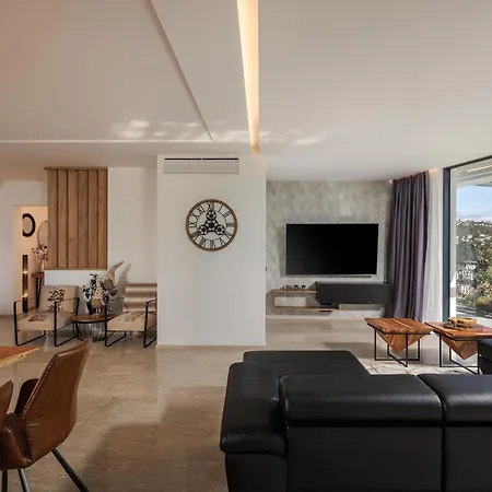 The Flat - Penthouse With Pool, Barbecue & *