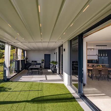 Luxury Seaview Penthouse With Private Parking, Terrace, Barbecue & *