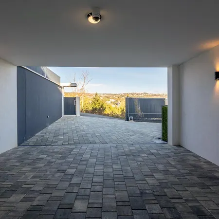 The Flat - Penthouse With Pool, Barbecue &