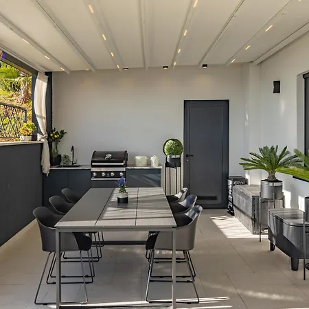 The Flat - Penthouse With Pool, Barbecue & شقة أوباتيا