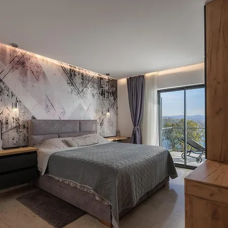 The Flat - Penthouse With Pool, Barbecue & *