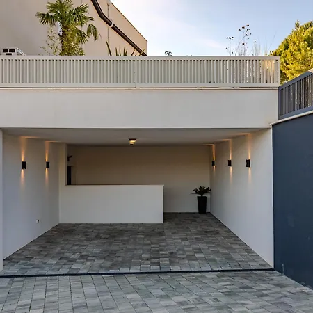 The Flat - Penthouse With Pool, Barbecue &