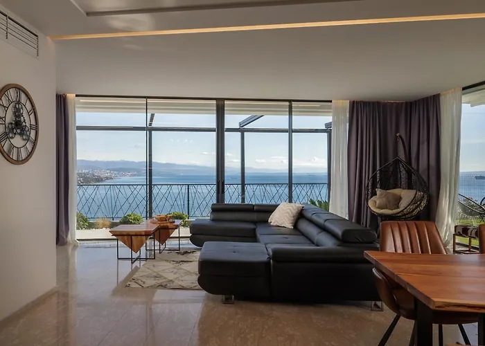 Luxury Seaview Penthouse With Private Parking, Terrace, Barbecue &