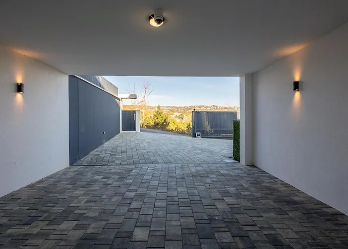 Luxury Seaview Penthouse With Private Parking, Terrace, Barbecue &