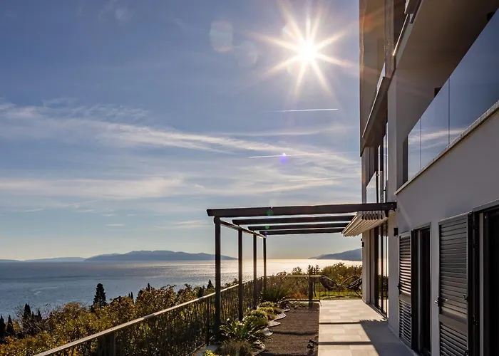 Luxury Seaview Penthouse With Private Parking, Terrace, Barbecue &