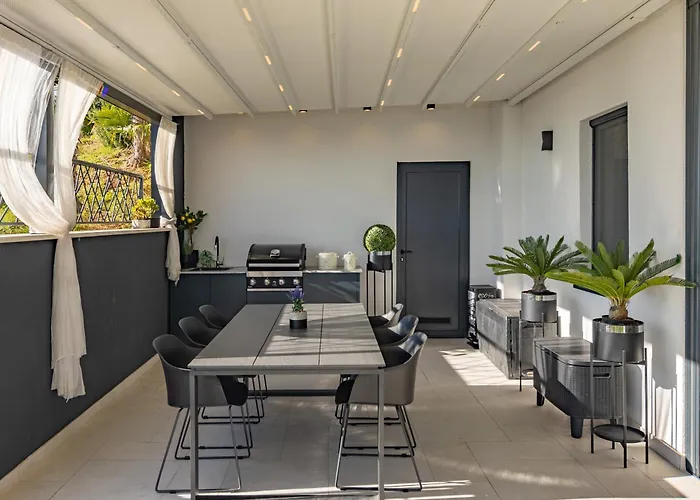 Luxury Seaview Penthouse With Private Parking, Terrace, Barbecue & شقة أوباتيا