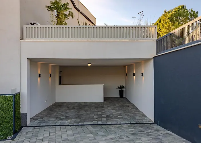 Luxury Seaview Penthouse With Private Parking, Terrace, Barbecue &